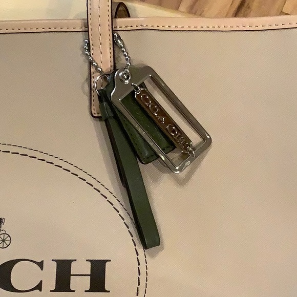 Big Logo Coach Tote - Picture 4 of 12